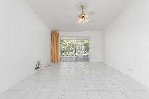 House in Palm City, Florida 3 bedrooms, 146.51 sq.m. № 1098932 - photo 12