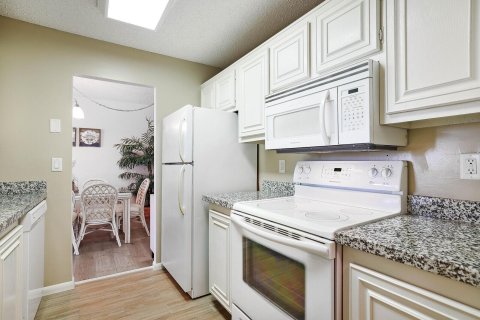 Condo in Pompano Beach, Florida, 2 bedrooms  № 1159880 - photo 16