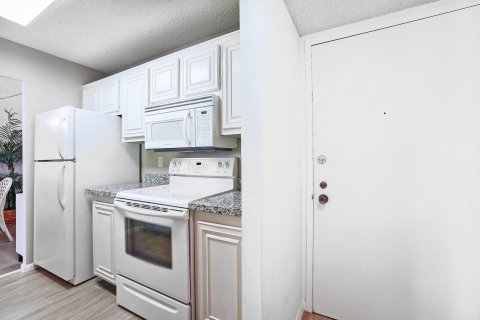 Condo in Pompano Beach, Florida, 2 bedrooms  № 1159880 - photo 14