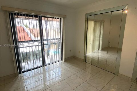 Condominio en venta en Hialeah, Florida, 1 dormitorio, 49.05 m2 № 1398374 - foto 10