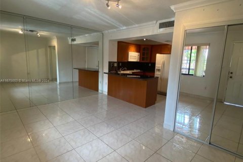 Copropriété à vendre à Hialeah, Floride: 1 chambre, 49.05 m2 № 1398374 - photo 4