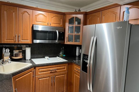 Condo in Hialeah, Florida, 1 bedroom  № 1398374 - photo 2