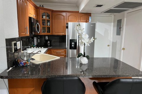 Condo in Hialeah, Florida, 1 bedroom  № 1398374 - photo 3