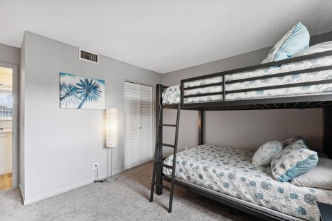 Condo in Palm Springs, Florida, 2 bedrooms  № 1092375 - photo 13