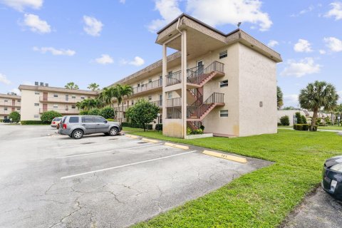 Condominio en venta en Palm Springs, Florida, 2 dormitorios, 92.34 m2 № 1092375 - foto 2