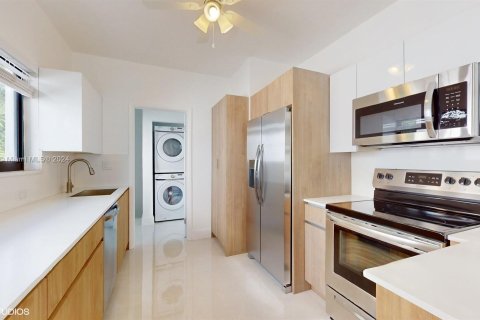 Casa en venta en Miami, Florida, 4 dormitorios, 239.5 m2 № 1375369 - foto 21