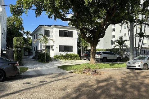 Villa ou maison à vendre à Miami, Floride: 4 chambres, 239.5 m2 № 1375369 - photo 1