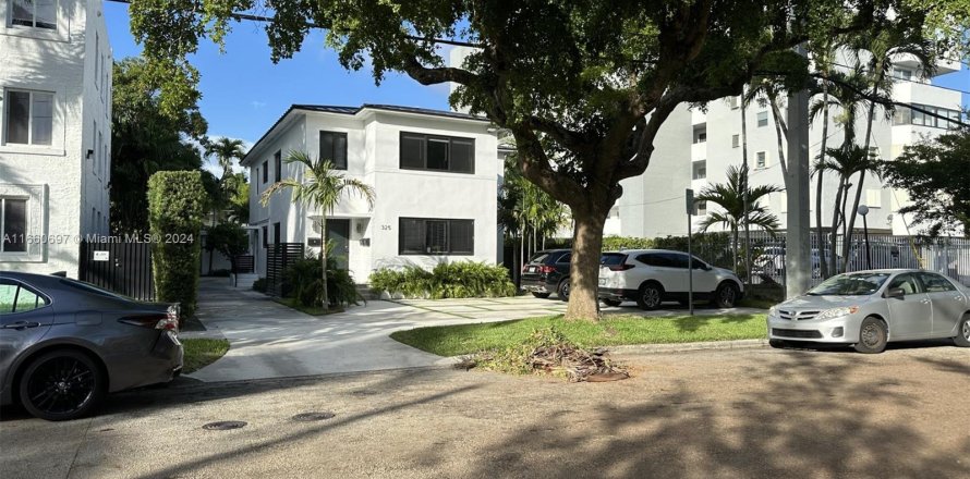 Villa ou maison à Miami, Floride 4 chambres, 239.5 m2 № 1375369