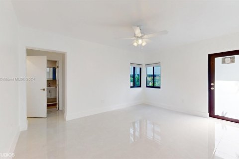 Villa ou maison à vendre à Miami, Floride: 4 chambres, 239.5 m2 № 1375369 - photo 12