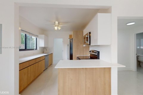 Casa en venta en Miami, Florida, 4 dormitorios, 239.5 m2 № 1375369 - foto 5