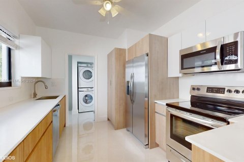 Casa en venta en Miami, Florida, 4 dormitorios, 239.5 m2 № 1375369 - foto 19