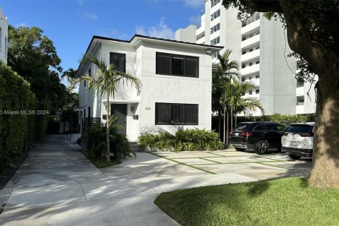 House in Miami, Florida 4 bedrooms, 239.5 sq.m. № 1375369 - photo 2