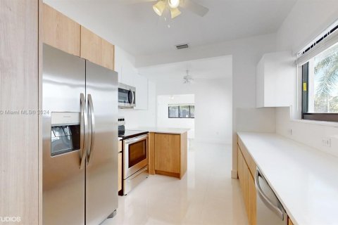 Casa en venta en Miami, Florida, 4 dormitorios, 239.5 m2 № 1375369 - foto 20