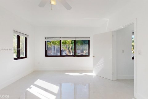 Villa ou maison à vendre à Miami, Floride: 4 chambres, 239.5 m2 № 1375369 - photo 17