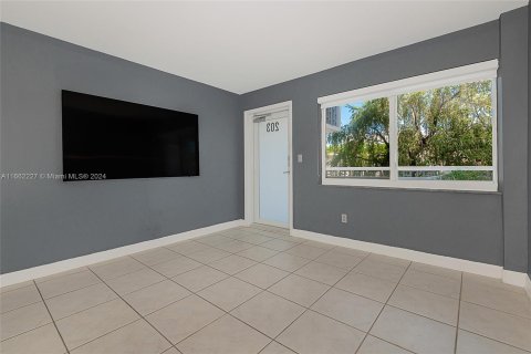 Condo in Miami Beach, Florida, 1 bedroom  № 1375371 - photo 9