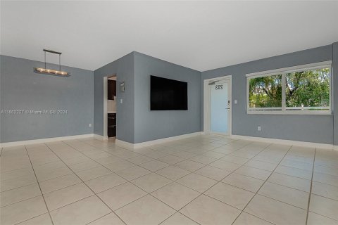 Condo in Miami Beach, Florida, 1 bedroom  № 1375371 - photo 11