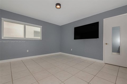 Condo in Miami Beach, Florida, 1 bedroom  № 1375371 - photo 21