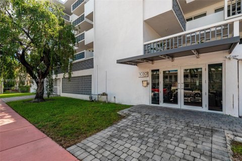 Condo in Miami Beach, Florida, 1 bedroom  № 1375371 - photo 4