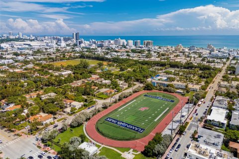 Condo in Miami Beach, Florida, 1 bedroom  № 1375371 - photo 30