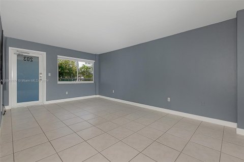 Condo in Miami Beach, Florida, 1 bedroom  № 1375371 - photo 10