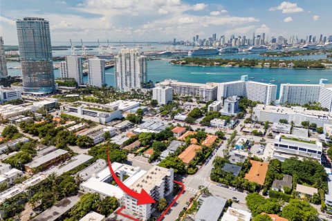 Condo in Miami Beach, Florida, 1 bedroom  № 1375371 - photo 1