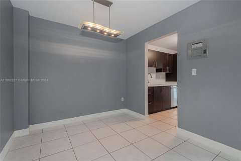 Condo in Miami Beach, Florida, 1 bedroom  № 1375371 - photo 12