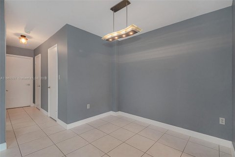 Condo in Miami Beach, Florida, 1 bedroom  № 1375371 - photo 13