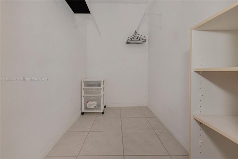 Condo in Miami Beach, Florida, 1 bedroom  № 1375371 - photo 26