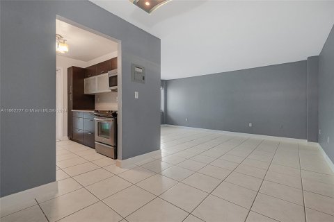 Condo in Miami Beach, Florida, 1 bedroom  № 1375371 - photo 14