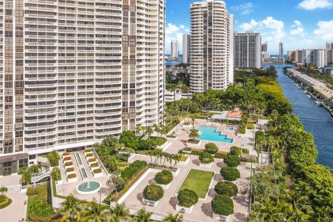 Condominio en venta en Aventura, Florida, 2 dormitorios, 120.77 m2 № 1271097 - foto 2