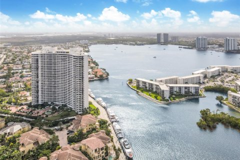 Condominio en venta en Aventura, Florida, 2 dormitorios, 120.77 m2 № 1271097 - foto 18