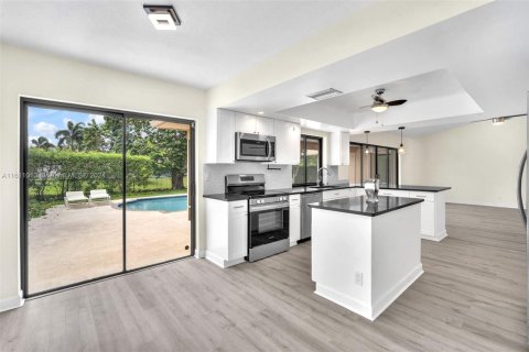 Casa en venta en Coral Springs, Florida, 4 dormitorios, 214.7 m2 № 1233838 - foto 8