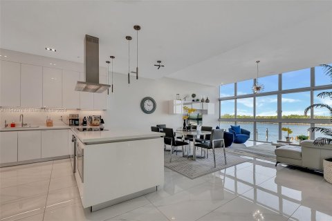 Touwnhouse à vendre à Hollywood, Floride: 3 chambres, 277.96 m2 № 1068001 - photo 8