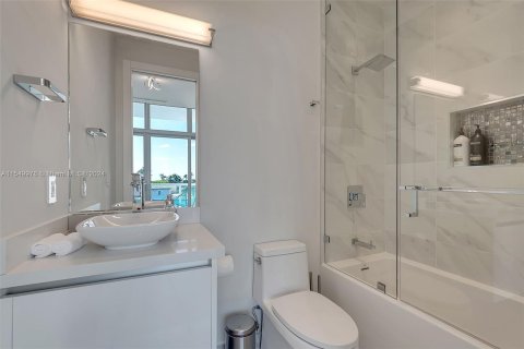 Adosado en venta en Hollywood, Florida, 3 dormitorios, 277.96 m2 № 1068001 - foto 21