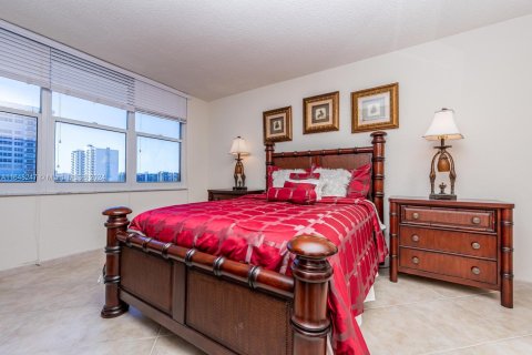 Condo in Hollywood, Florida, 1 bedroom  № 1330807 - photo 20