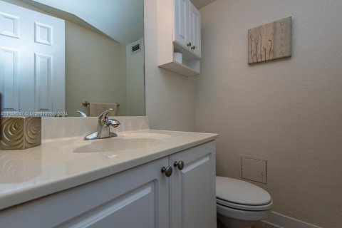 Condo in Hollywood, Florida, 1 bedroom  № 1330807 - photo 22