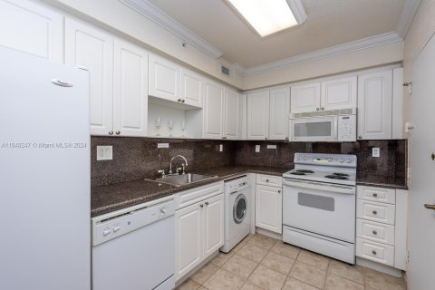 Condo in Hollywood, Florida, 1 bedroom  № 1330807 - photo 13