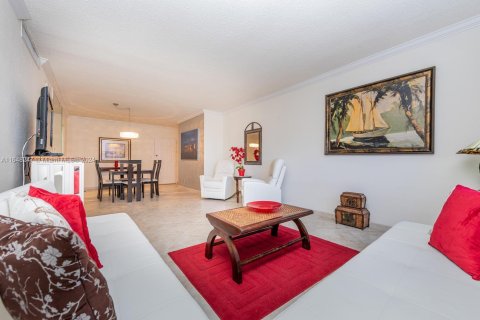 Condo in Hollywood, Florida, 1 bedroom  № 1330807 - photo 12