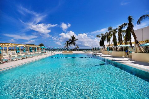 Condo in Hollywood, Florida, 1 bedroom  № 1330807 - photo 24