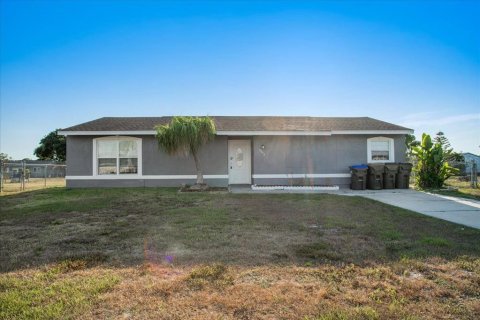 Villa ou maison à vendre à North Port, Floride: 4 chambres, 130.43 m2 № 1244166 - photo 1