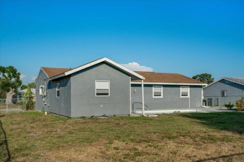 House in North Port, Florida 4 bedrooms, 130.43 sq.m. № 1244166 - photo 8