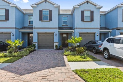 Townhouse in Lutz, Florida 3 bedrooms, 168.71 sq.m. № 1303731 - photo 1