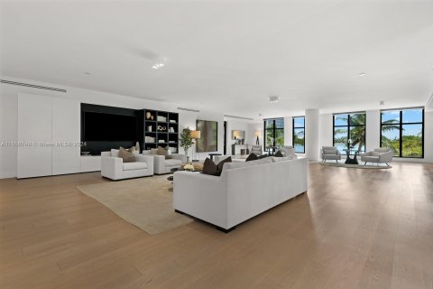 Condominio en venta en Miami Beach, Florida, 5 dormitorios, 708.84 m2 № 1360492 - foto 3