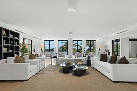 Condominio en venta en Miami Beach, Florida, 5 dormitorios, 708.84 m2 № 1360492 - foto 1