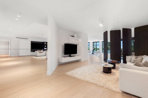 Condominio en venta en Miami Beach, Florida, 5 dormitorios, 708.84 m2 № 1360492 - foto 13