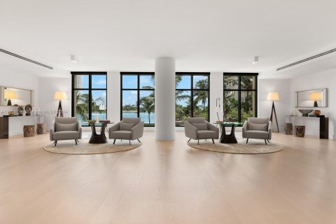 Copropriété à vendre à Miami Beach, Floride: 5 chambres, 708.84 m2 № 1360492 - photo 2