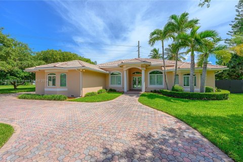 Villa ou maison à vendre à Palmetto Bay, Floride: 4 chambres, 251.21 m2 № 1360458 - photo 2