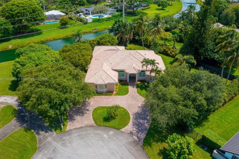 Villa ou maison à vendre à Palmetto Bay, Floride: 4 chambres, 251.21 m2 № 1360458 - photo 1