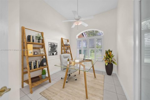 Villa ou maison à vendre à Palmetto Bay, Floride: 4 chambres, 251.21 m2 № 1360458 - photo 15