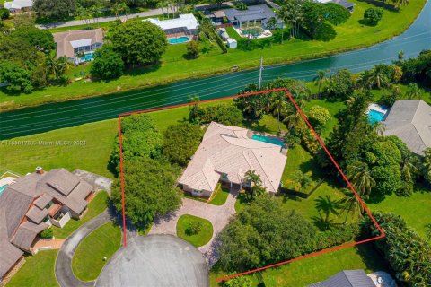 Villa ou maison à vendre à Palmetto Bay, Floride: 4 chambres, 251.21 m2 № 1360458 - photo 4